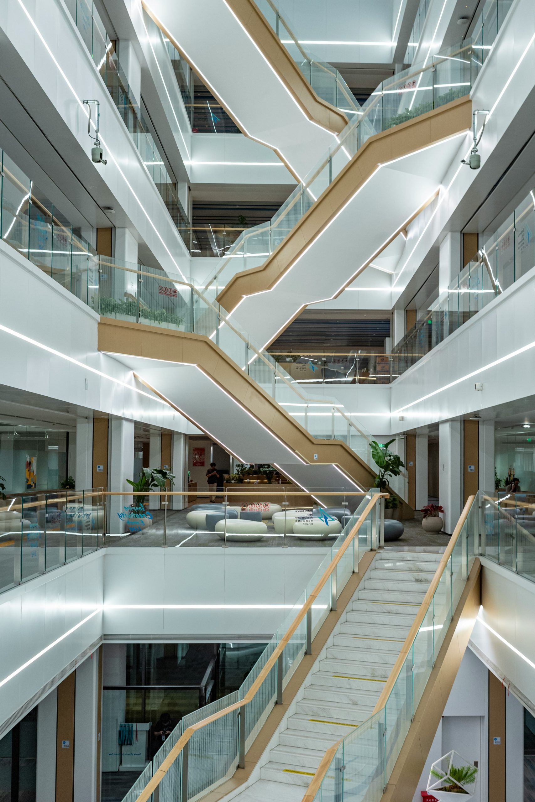 1 Modern office tommao wang FT0vF Eg c unsplash scaled